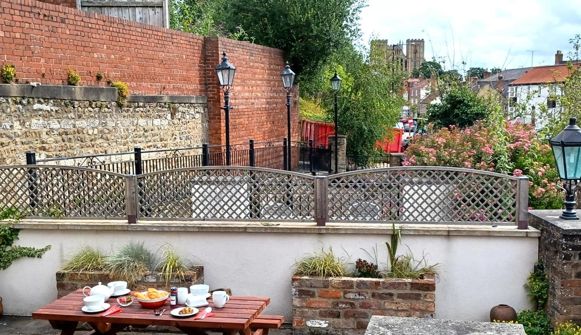 Central Ripon Apartment - View Of The Cathedral! ภายนอก รูปภาพ